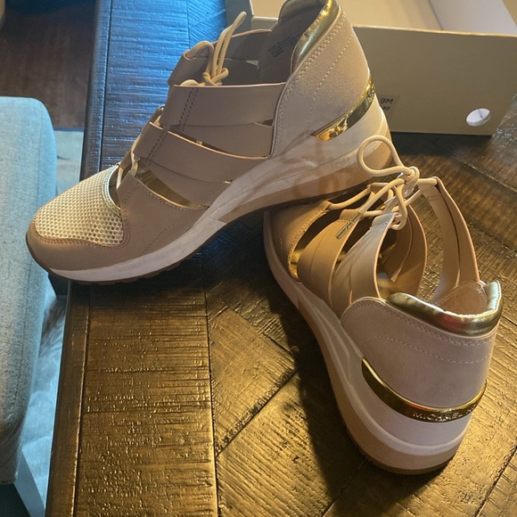 Beige white and gold platform lightweight Michael Kors sneaker’s - Picture 6 of 8